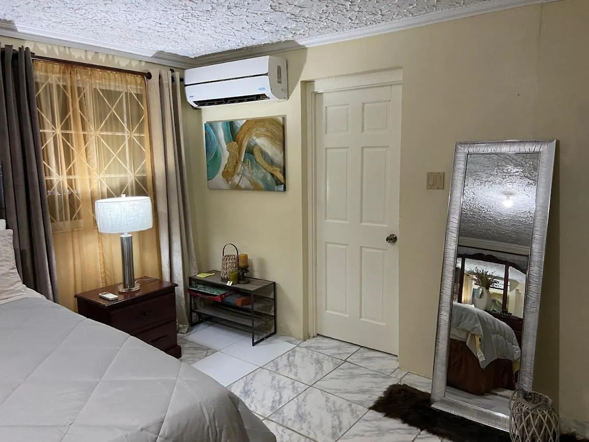 Buffy Home Away From Home Ocho Rios Apartmán